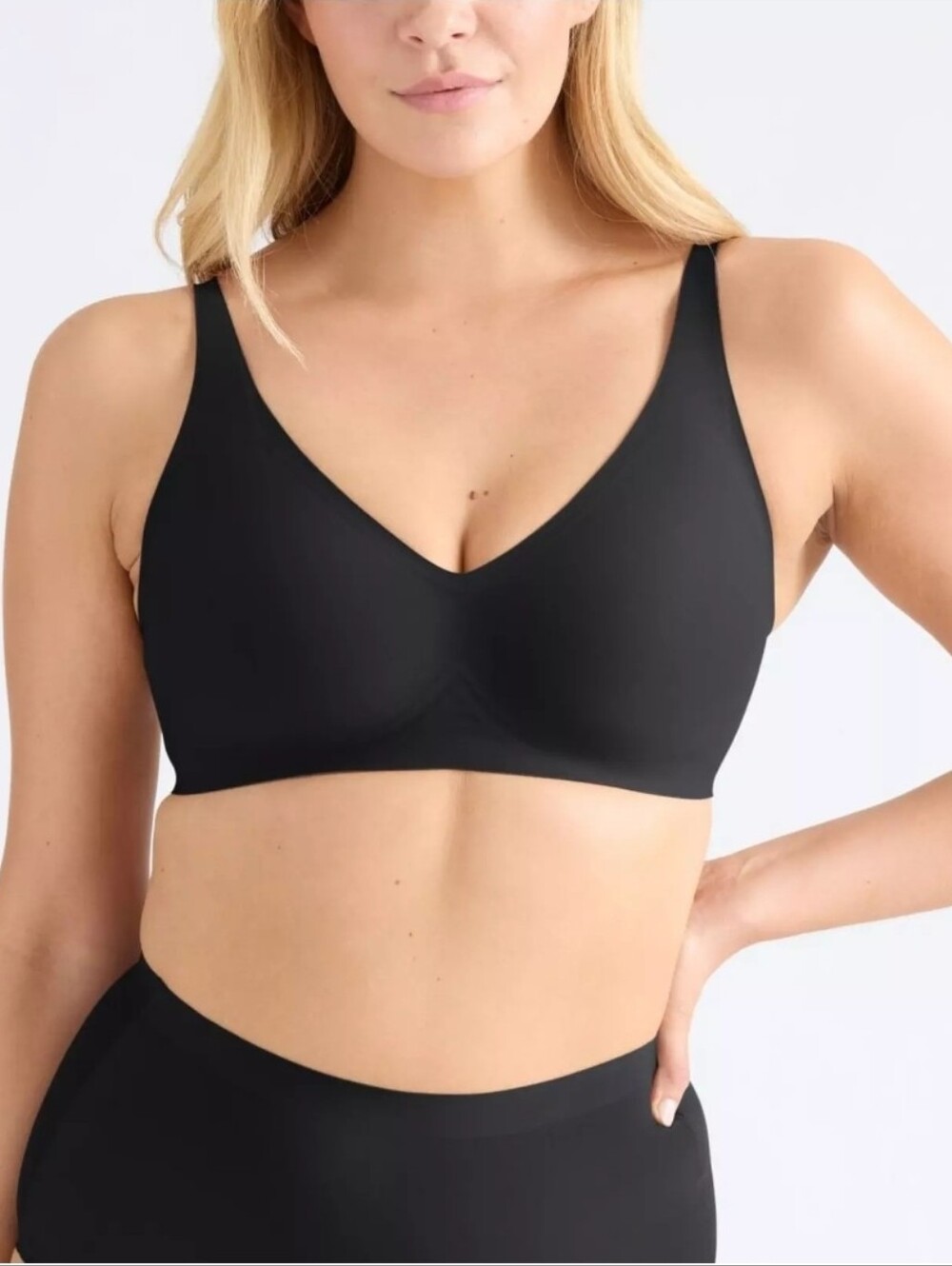 Knix Black Evolution Wireless Seamless Padded Bra M+ | Everyday Comfort V-Neck